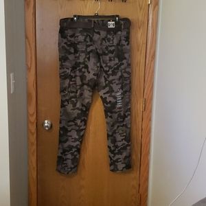 36×32 SouthPole Utility Cargo Pants